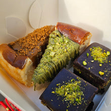 Load image into Gallery viewer, Cheesecakes & Pistachio Brownie (Combo Box)