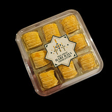 Load image into Gallery viewer, Signature Pineapple Tarts Gift Box (9pcs)