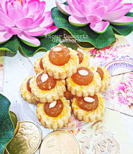 Load image into Gallery viewer, Nyonya Pineapple Tarts (11pcs)