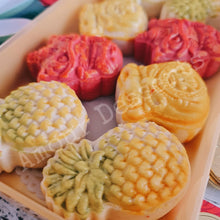 Load image into Gallery viewer, Taiwanese Royal Pineapple Cake (8pcs)