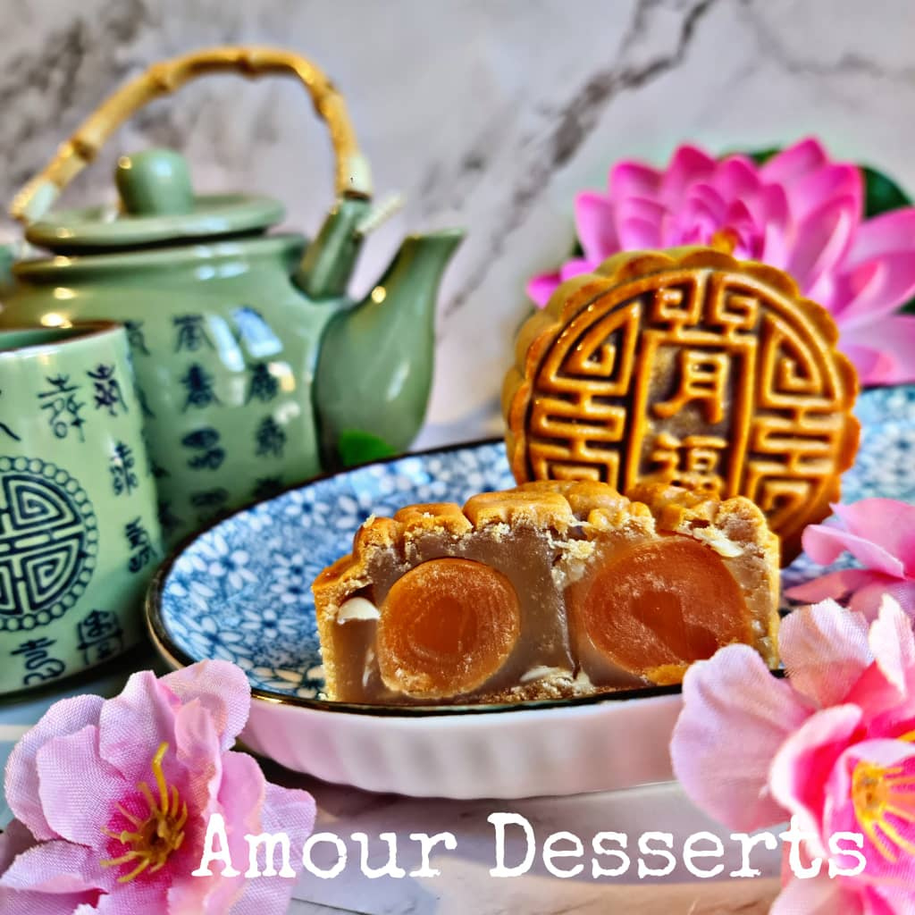 Authentic Traditional Mooncake: Lotus Paste Filling (DOUBLE YOLK)