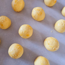 Load image into Gallery viewer, Golden Pineapple Balls (15pcs)
