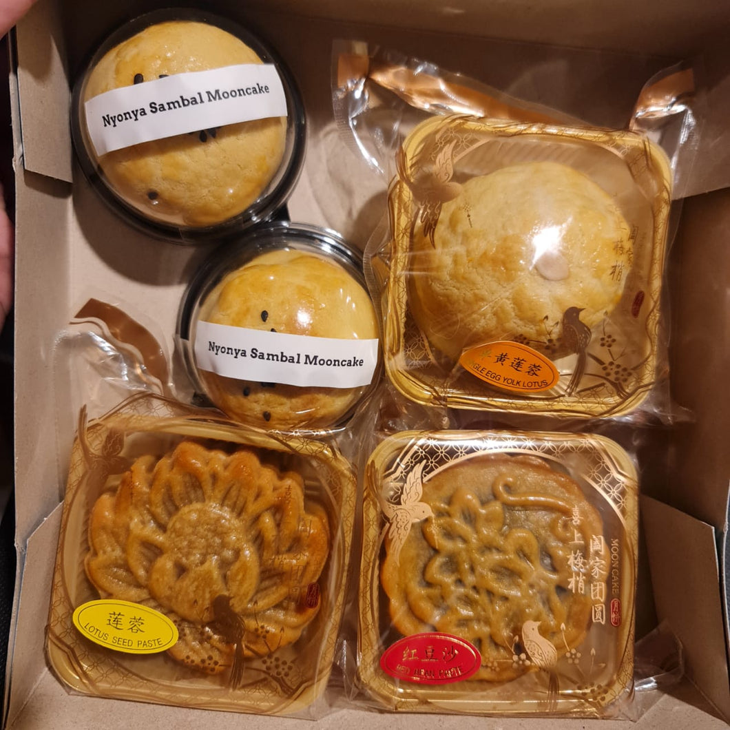 Assorted Homemade Mooncake Box (5pcs) - SET E (2x Sambal, 1x Shanghai Lotus + 1x Trad Lotus without melon seed + 1x Trad Red Bean without melon seed)