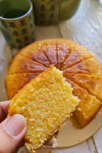 Load image into Gallery viewer, Traditional Sugee Cake

